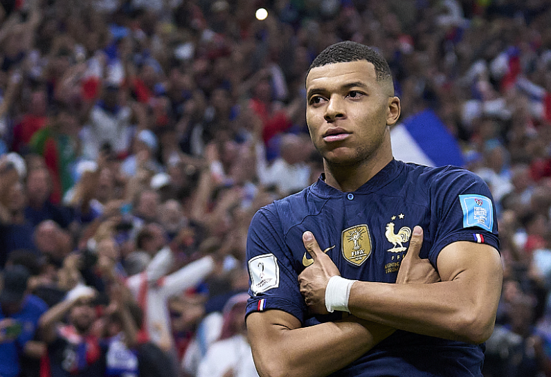 西超杯决赛前夕：阿隆索谨慎评估姆巴佩登场可能