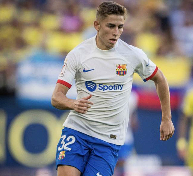 费尔明社交媒体发文激励巴萨：虽败犹荣，斗志永存