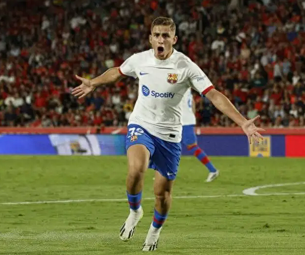 费尔明社交媒体发文激励巴萨：虽败犹荣，斗志永存