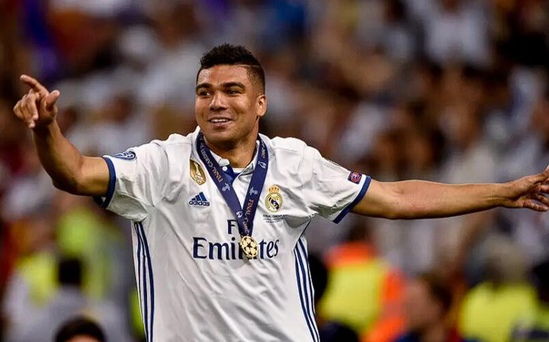 卡塞米罗赛季末离队：曼联生涯回顾与身价变迁分析